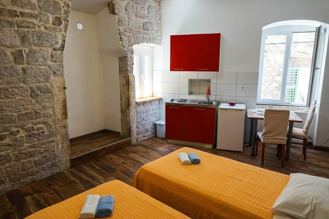 Studio Apartment In The Old City Of 希贝尼克 外观 照片